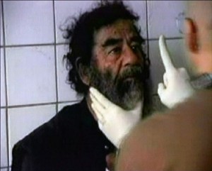 Saddam Hussein nach seiner Gefangennahme